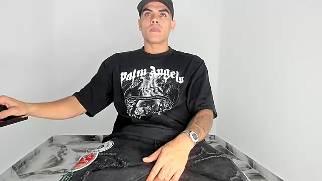 Snapshot of mikee_scooth chatting on November 29, 1:41 am mikee scooth online show from November 29, 1:41 am