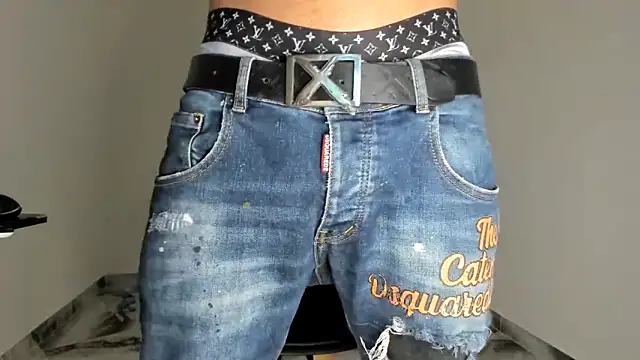 Snapshot of mikee_scooth chatting on December 19, 7:48 am mikee scooth online show from December 19, 7:48 am