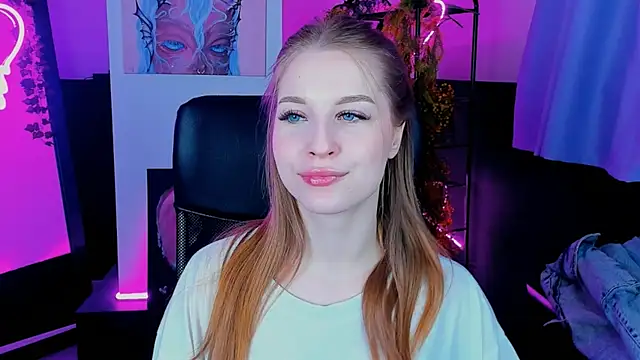 CuteMousee online show from December 6, 8:37 am