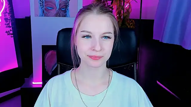 CuteMousee online show from December 7, 8:44 am