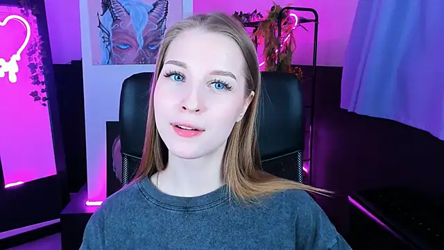 CuteMousee online show from December 10, 4:49 pm