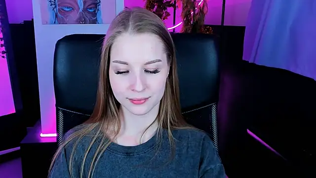 CuteMousee online show from December 10, 8:05 pm