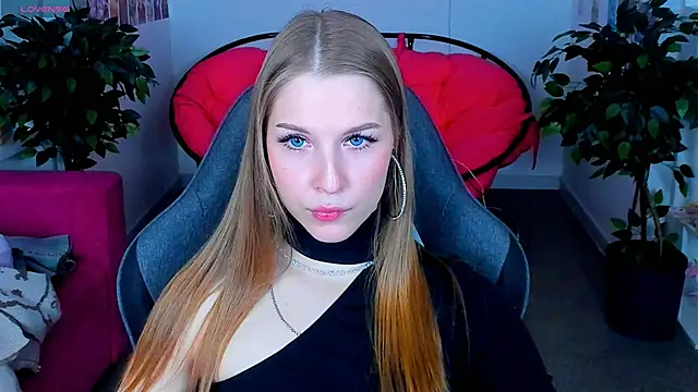 CuteMousee online show from December 26, 2:59 pm