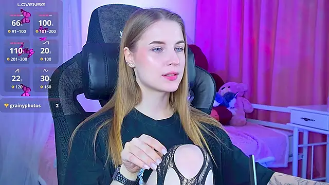 CuteMousee online show from September 15, 5:51 am