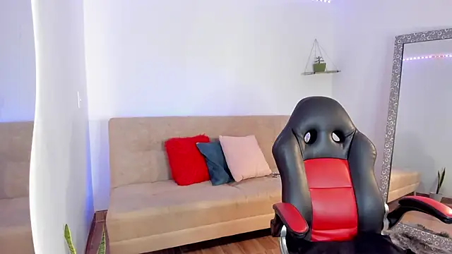 Snapshot of Sweetluna__ chatting on February 14, 2:50 am Sweetluna online show from February 14, 2:50 am