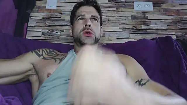 Snapshot of XxBigboybandxX chatting on December 8, 2:09 pm XxBigboybandxX online show from December 8, 2:09 pm