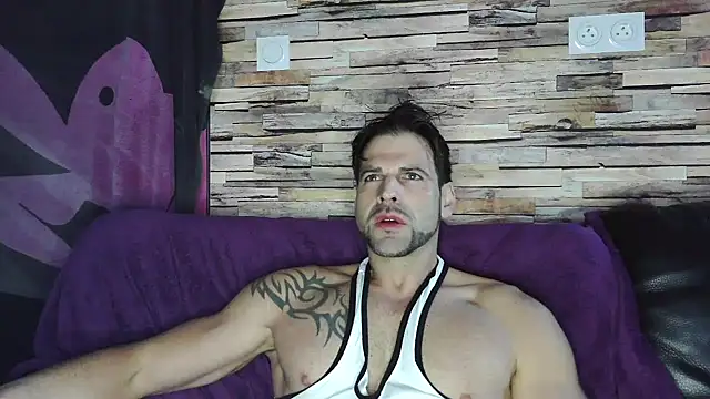 Snapshot of XxBigboybandxX chatting on December 12, 9:08 am XxBigboybandxX online show from December 12, 9:08 am