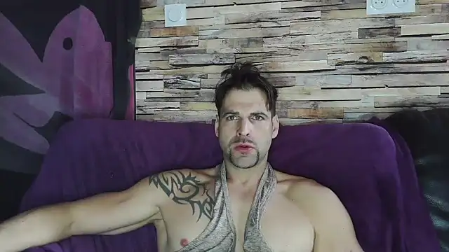 Snapshot of XxBigboybandxX chatting on December 20, 12:49 pm XxBigboybandxX online show from December 20, 12:49 pm