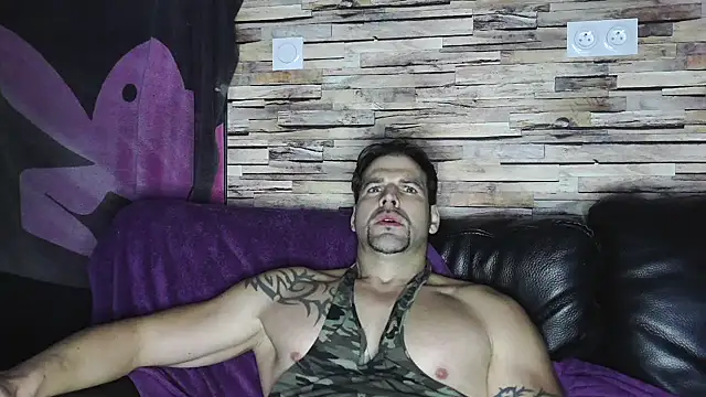 Snapshot of XxBigboybandxX chatting on January 3, 7:07 pm XxBigboybandxX online show from January 3, 7:07 pm