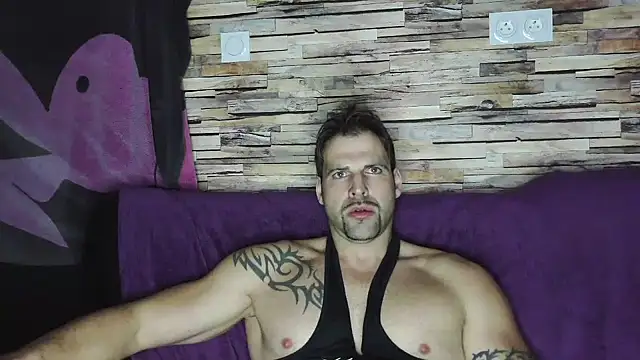 Snapshot of XxBigboybandxX chatting on January 27, 7:13 pm XxBigboybandxX online show from January 27, 7:13 pm