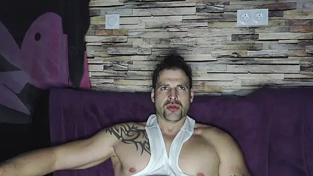 Snapshot of XxBigboybandxX chatting on February 1, 5:58 pm XxBigboybandxX online show from February 1, 5:58 pm