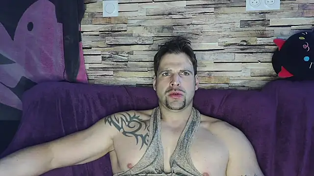 Snapshot of XxBigboybandxX chatting on March 2, 10:14 am XxBigboybandxX online show from March 2, 10:14 am