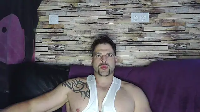 Snapshot of XxBigboybandxX chatting on March 11, 5:35 pm XxBigboybandxX online show from March 11, 5:35 pm