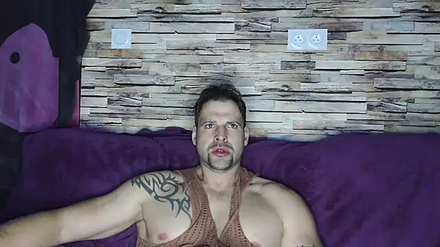 Snapshot of XxBigboybandxX chatting on March 14, 6:50 pm XxBigboybandxX online show from March 14, 6:50 pm