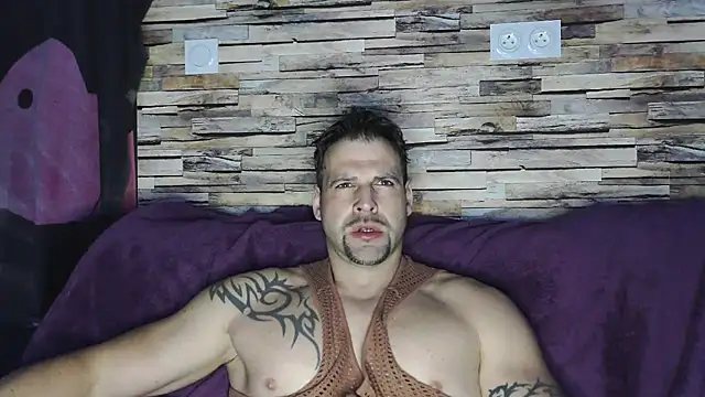 Snapshot of XxBigboybandxX chatting on March 15, 6:14 am XxBigboybandxX online show from March 15, 6:14 am