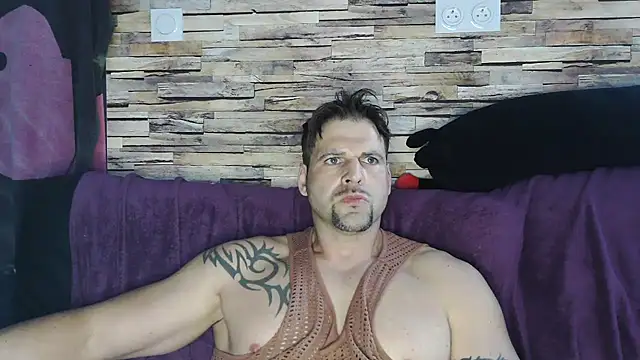 Snapshot of XxBigboybandxX chatting on March 16, 2:44 pm XxBigboybandxX online show from March 16, 2:44 pm