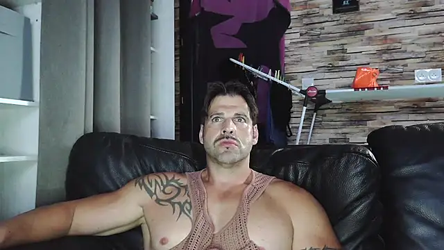 Snapshot of XxBigboybandxX chatting on September 8, 5:23 pm XxBigboybandxX online show from September 8, 5:23 pm