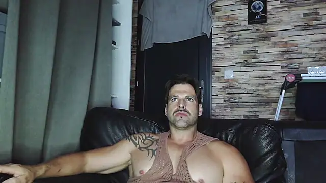 Snapshot of XxBigboybandxX chatting on September 22, 6:32 pm XxBigboybandxX online show from September 22, 6:32 pm