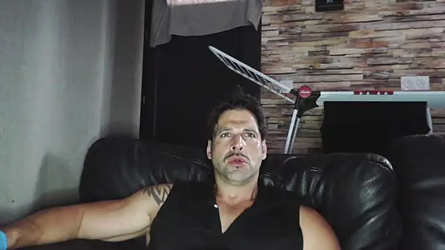 Snapshot of XxBigboybandxX chatting on September 28, 4:23 pm XxBigboybandxX online show from September 28, 4:23 pm