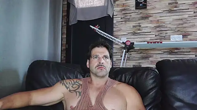 Snapshot of XxBigboybandxX chatting on September 30, 11:37 am XxBigboybandxX online show from September 30, 11:37 am