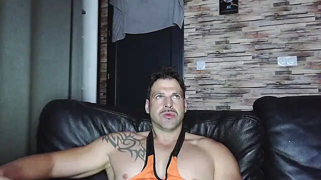 Snapshot of XxBigboybandxX chatting on October 16, 6:14 am XxBigboybandxX online show from October 16, 6:14 am