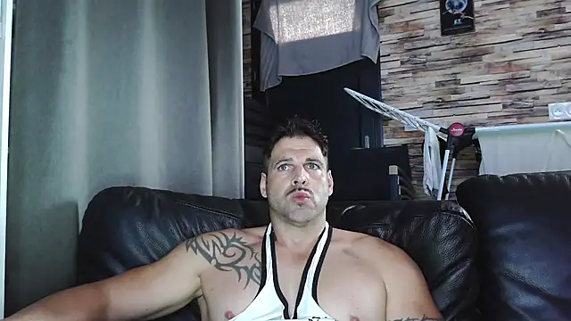 Snapshot of XxBigboybandxX chatting on November 2, 1:02 pm XxBigboybandxX online show from November 2, 1:02 pm