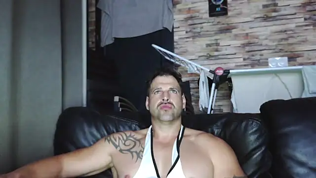 Snapshot of XxBigboybandxX chatting on November 3, 6:09 pm XxBigboybandxX online show from November 3, 6:09 pm