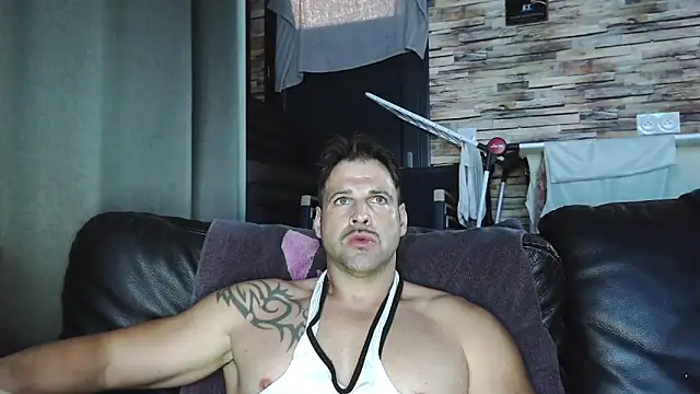 Snapshot of XxBigboybandxX chatting on November 4, 4:17 pm XxBigboybandxX online show from November 4, 4:17 pm