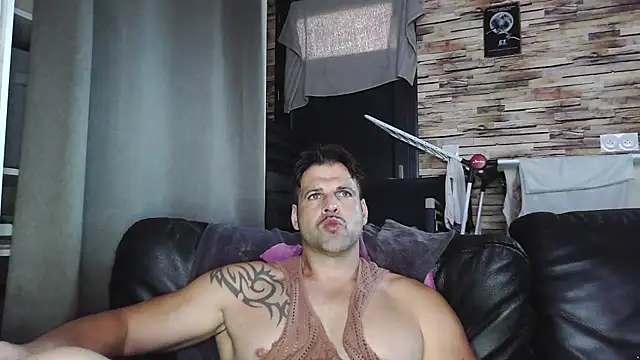 Snapshot of XxBigboybandxX chatting on November 8, 2:39 pm XxBigboybandxX online show from November 8, 2:39 pm