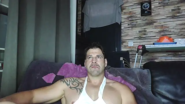 Snapshot of XxBigboybandxX chatting on November 14, 7:18 am XxBigboybandxX online show from November 14, 7:18 am