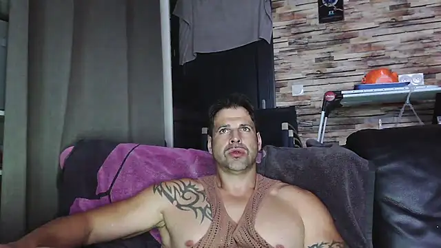 Snapshot of XxBigboybandxX chatting on November 17, 5:30 pm XxBigboybandxX online show from November 17, 5:30 pm