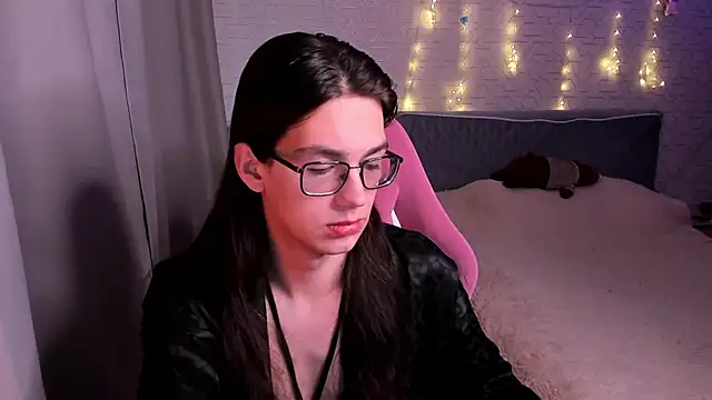 Alfreda Mills online show from September 12, 10:15 am