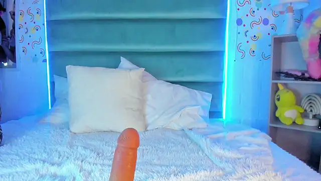 Snapshot of MelodiLovee_ chatting on March 18, 12:25 pm MelodiLovee online show from March 18, 12:25 pm