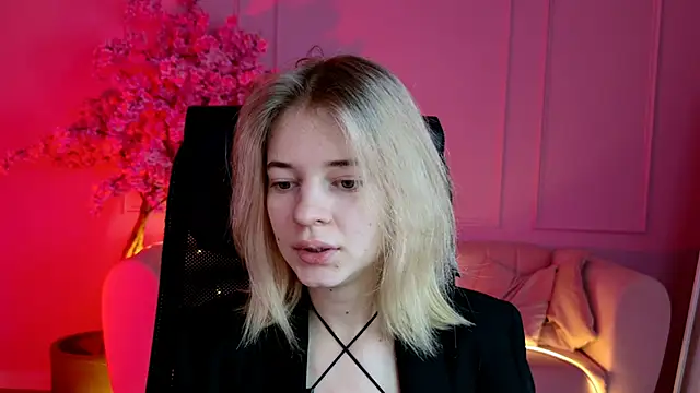 Snapshot of TinaDavil chatting on December 2, 9:03 am TinaDavil online show from December 2, 9:03 am