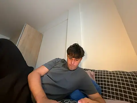 Snapshot of Pablogn24 chatting on October 28, 3:25 pm Pablogn24 online show from October 28, 3:25 pm