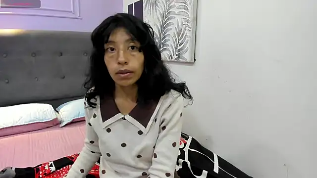 karolinee 66  online show from November 28, 4:48 am