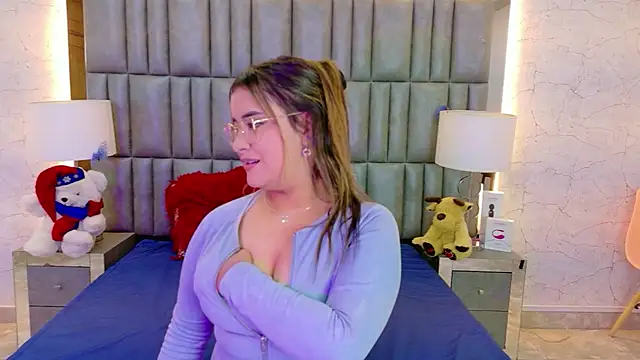 Snapshot of ZoehRoux chatting on December 4, 4:00 am ZoehRoux online show from December 4, 4:00 am