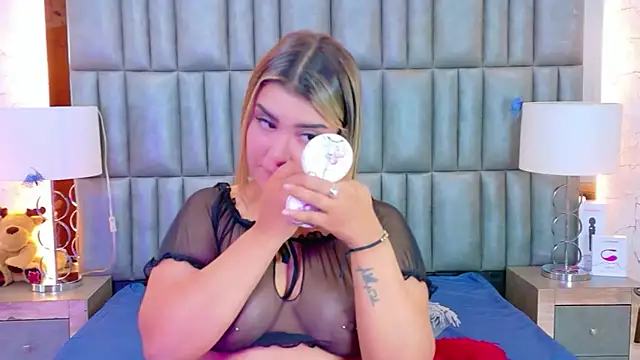 Snapshot of ZoehRoux chatting on December 23, 3:59 am ZoehRoux online show from December 23, 3:59 am