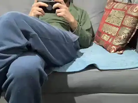 4small4inchlol online show from December 11, 7:03 pm