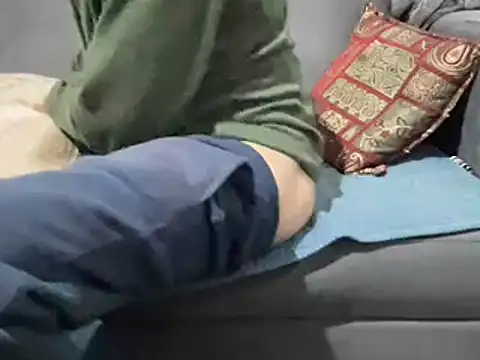 4small4inchlol online show from December 14, 9:13 pm