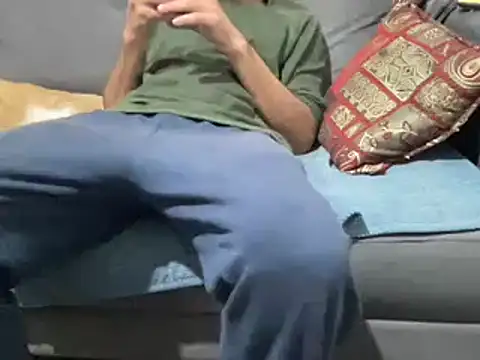 4small4inchlol online show from December 17, 6:20 pm