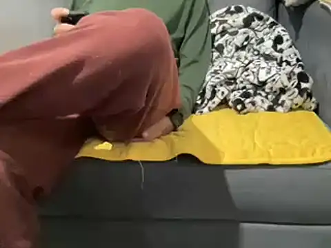 4small4inchlol online show from February 13, 10:00 pm