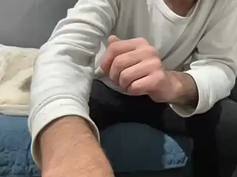 4small4inchlol online show from February 22, 10:40 am