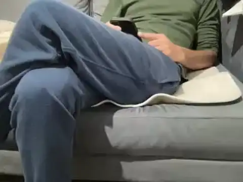 4small4inchlol online show from March 11, 6:30 pm