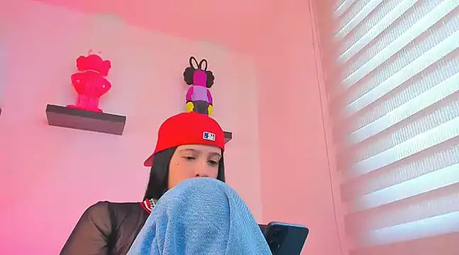 Gangster Girl online show from December 14, 1:49 pm