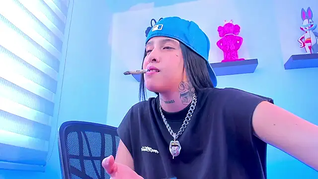 Gangster Girl online show from December 14, 5:14 pm