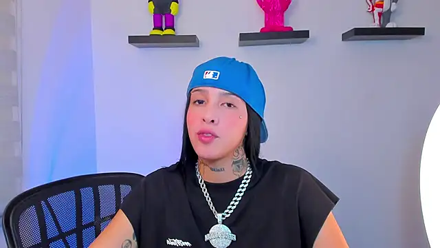 Gangster Girl online show from December 21, 10:08 pm