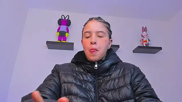 Gangster Girl online show from February 25, 11:00 pm