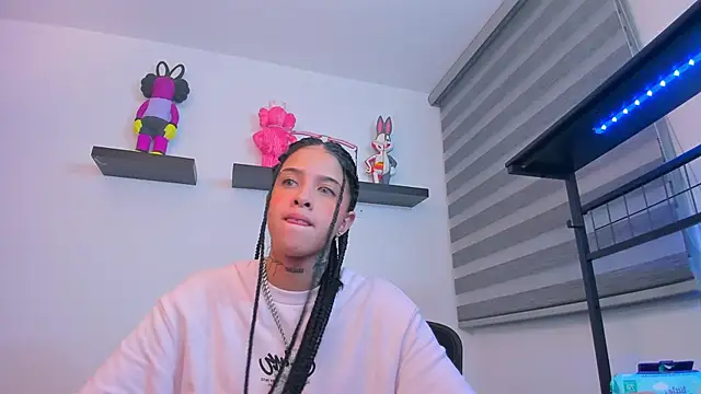 Gangster Girl online show from September 28, 5:13 am