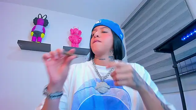 Gangster Girl online show from October 28, 1:20 am